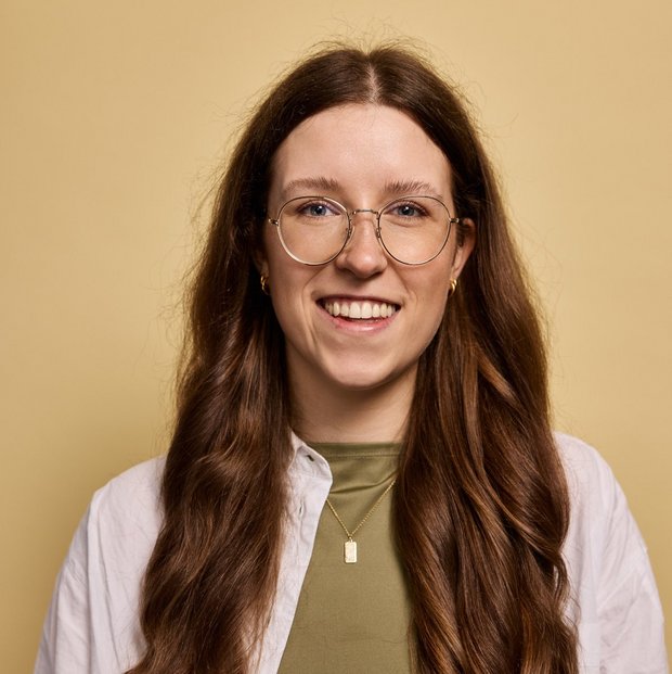 Portraitbild von Sarina Poloczek, Social Media-Referentin der Freiwilligendienste