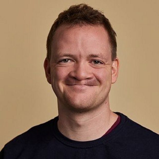 Portraitbild von Lukas Rappe, Leiter der Freiwilligendienste