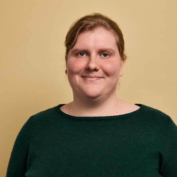 Portraitbild von Klara Wyrobek, Ansprechpartnerin der Gruppe Leine (FSJ Politik)